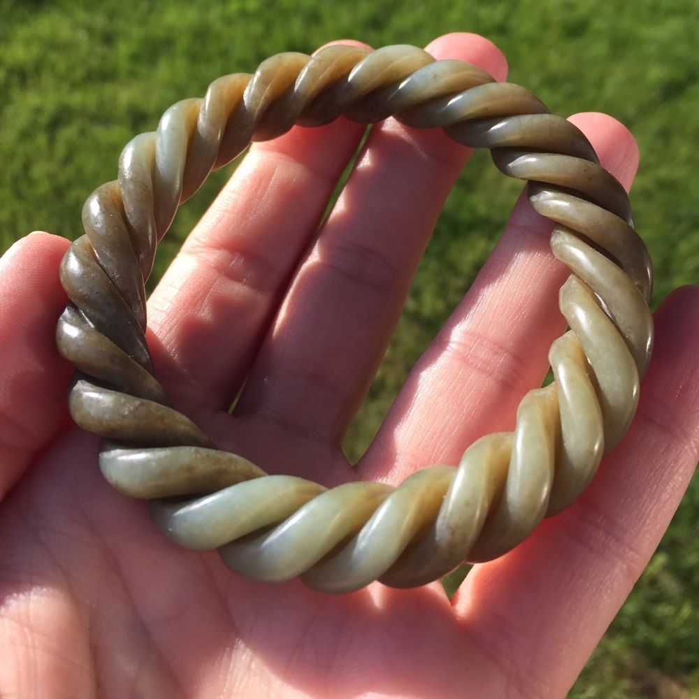 59mm Qing Dynasty Nephrite Jade Twist Bangle